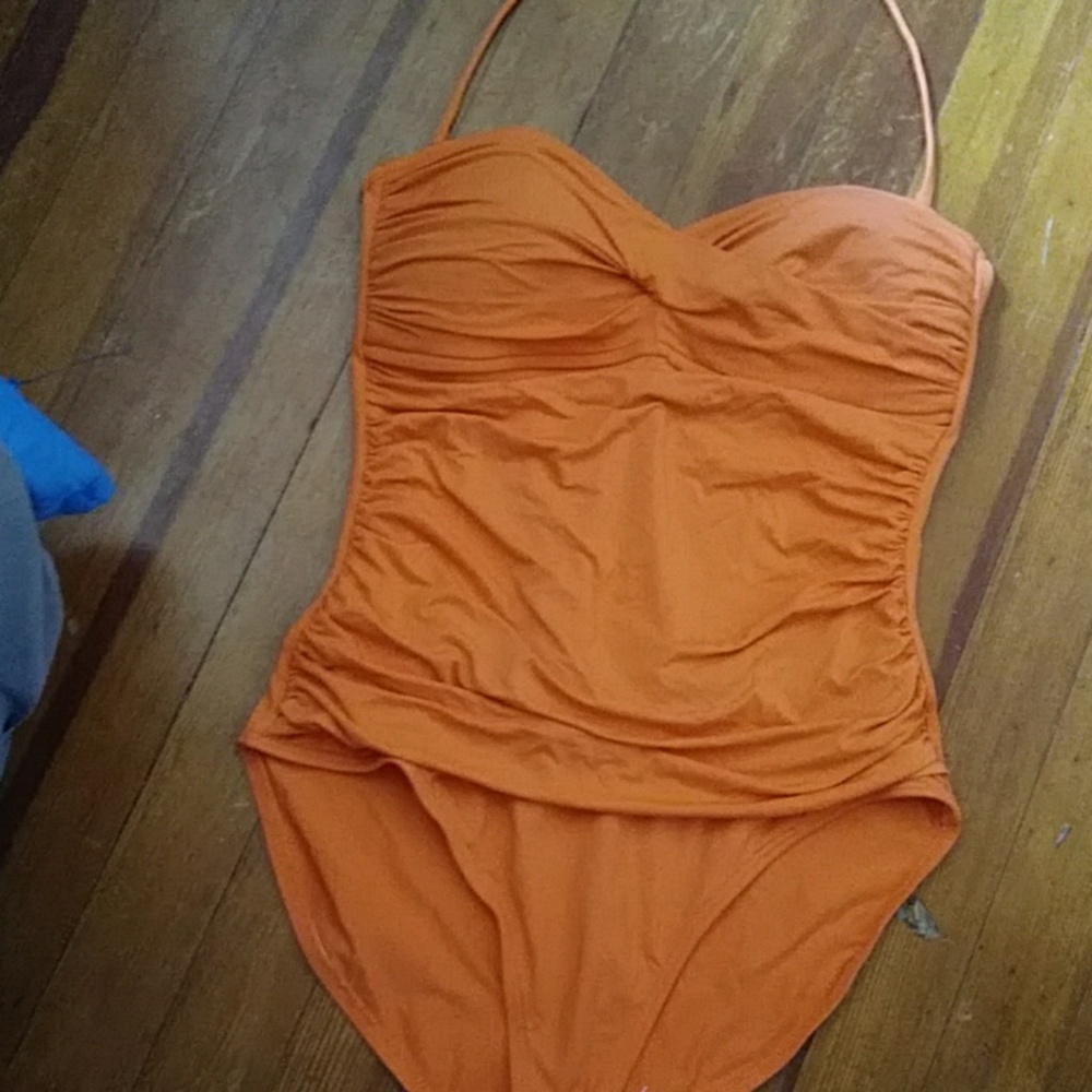 NWOT La Blanca one piece tummy hiding swimsuit